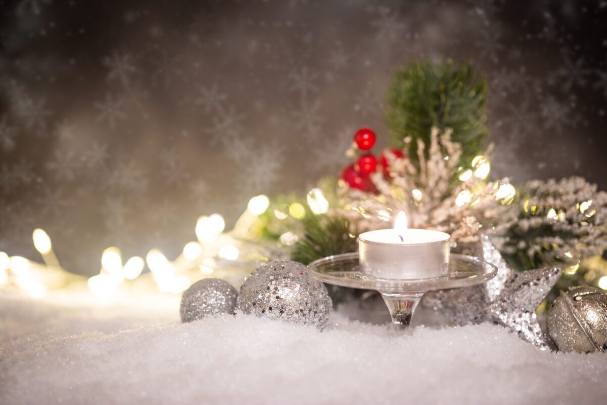 christmas decoration with candles 2023 11 27 05 19 38 utc